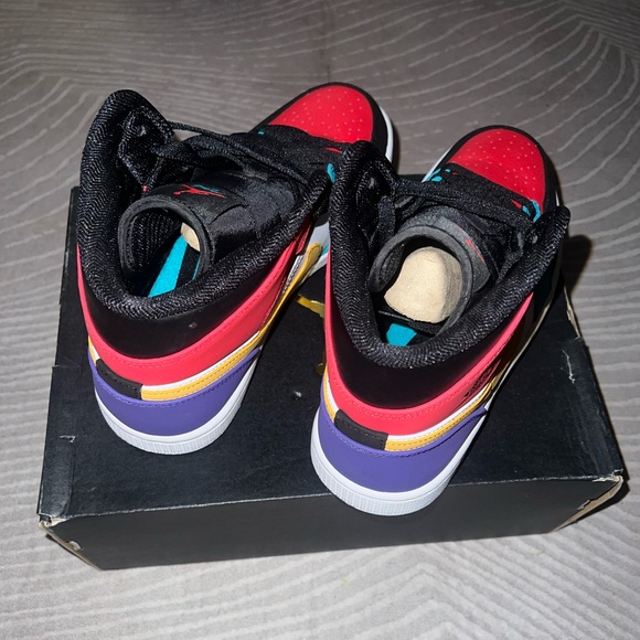 Jordan 1 Mid Bred Multi-Color - Picture 3 of 3
